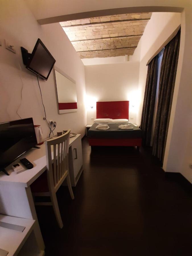 Laterani Dfm Affittacamere 2*